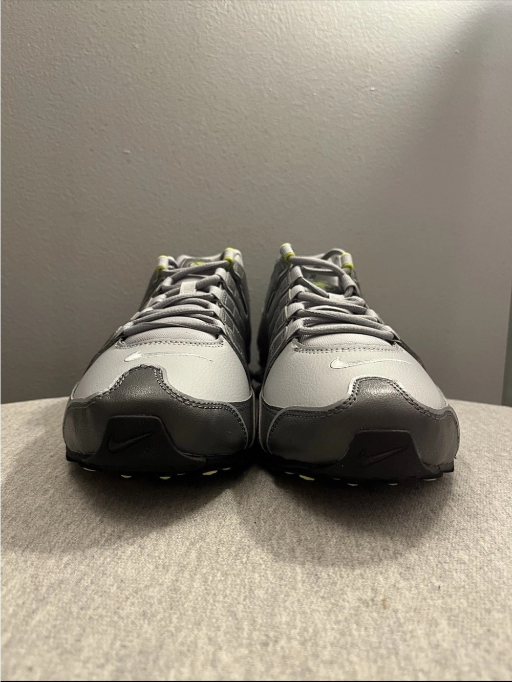 Nike Shox NZ Dark Grey/Wolf Grey/Volt Athletic Men’s Shoe Size 9.5 378341-009 - Picture 2 of 11